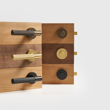 ELIAS / Knurled Brass Lever Handle & Lock Set
