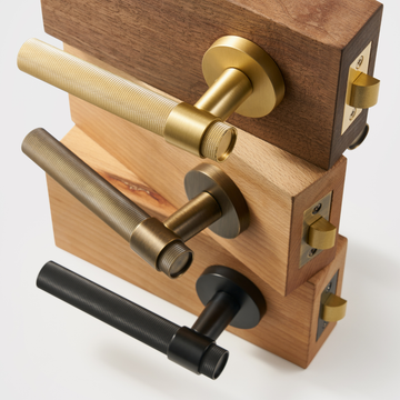 OPORTO / Knurled Brass Lever Handle & Lock Set