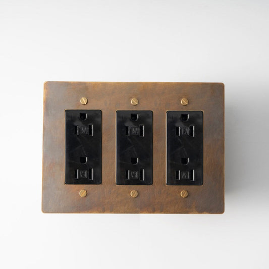 KLAS / Brass US Outlet (3-Gang)