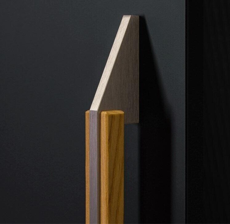 Metal handle with wood 