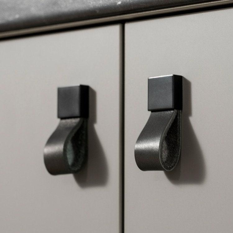 ALEMAGOU / LEATHER & BRASS PULL - Handle Shop Couture 