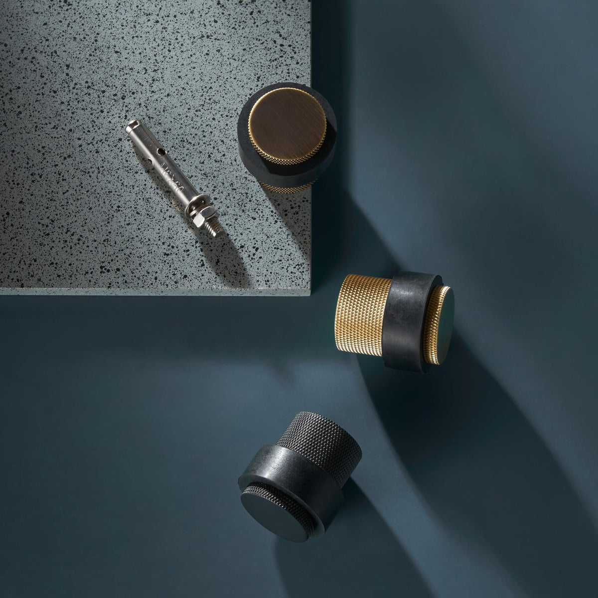 ERMOU / KNURLED BRASS / DOOR STOP - Handle Shop Couture 