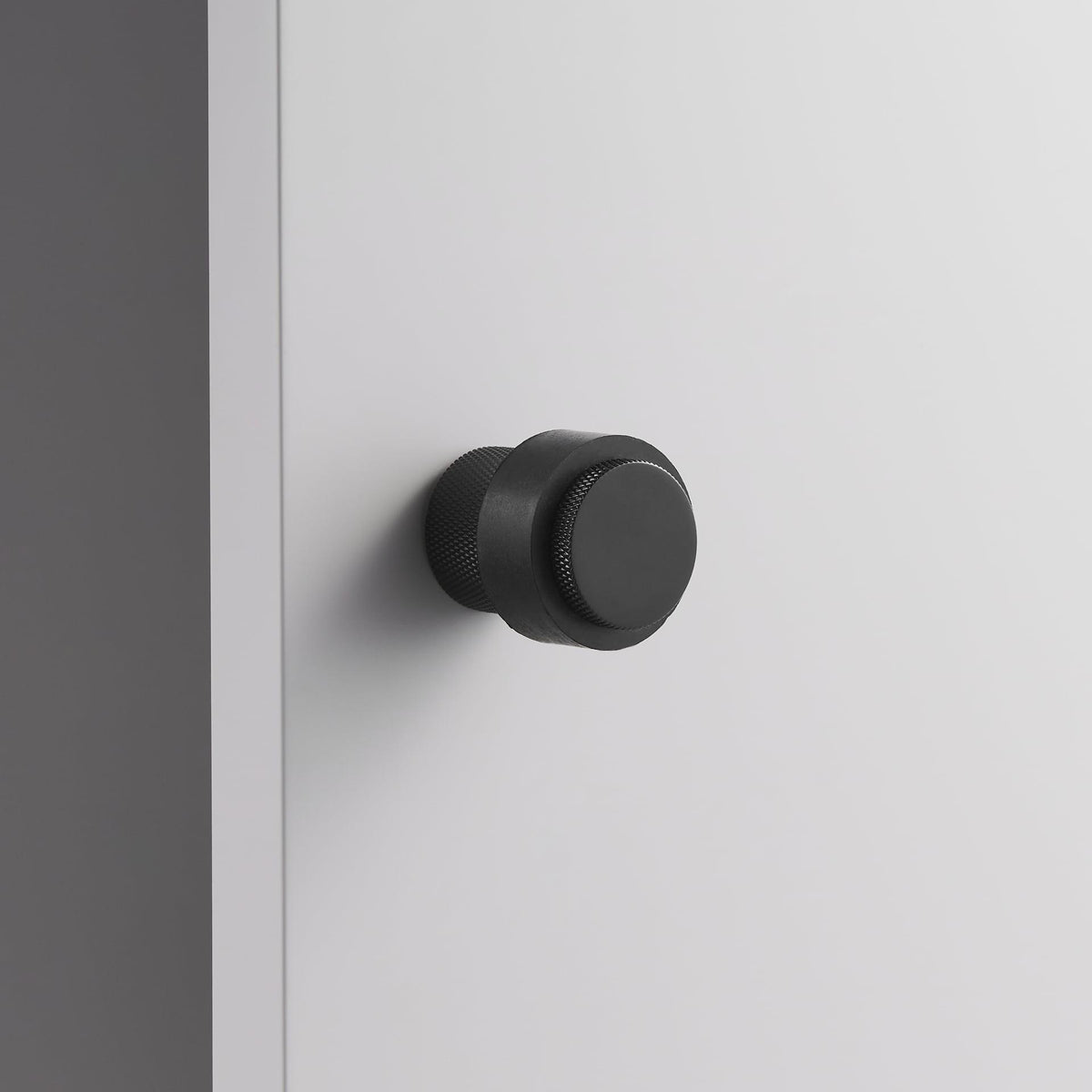 ERMOU / KNURLED BRASS / DOOR STOP - Handle Shop Couture 