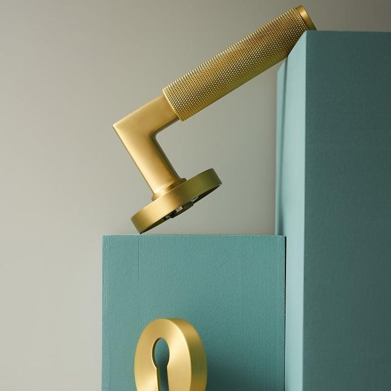 FRANCO / KNURLED BRASS / DOOR HANDLES - Handle Shop Couture 
