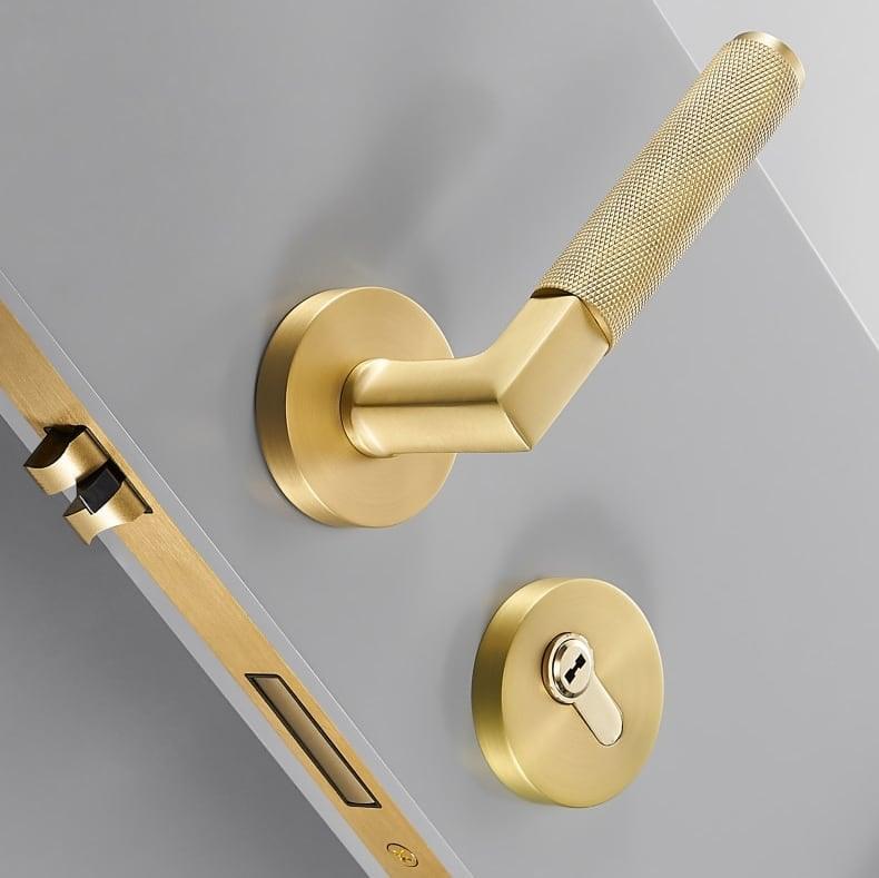 FRANCO / KNURLED BRASS / DOOR HANDLES - Handle Shop Couture 