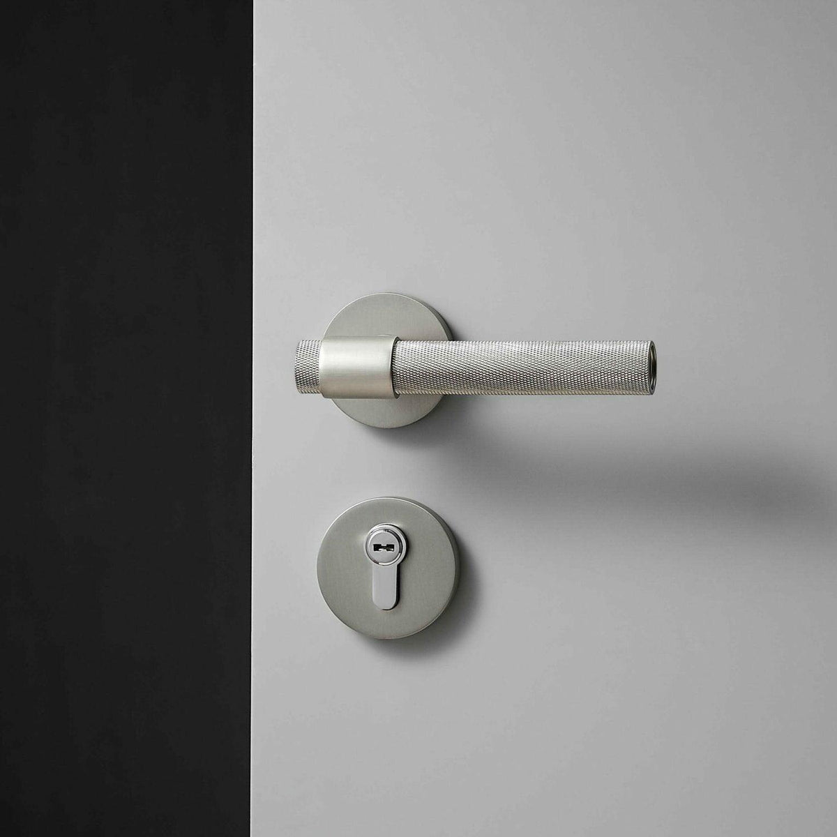 OPORTO / KNURLED BRASS / DOOR HANDLES - Handle Shop Couture 