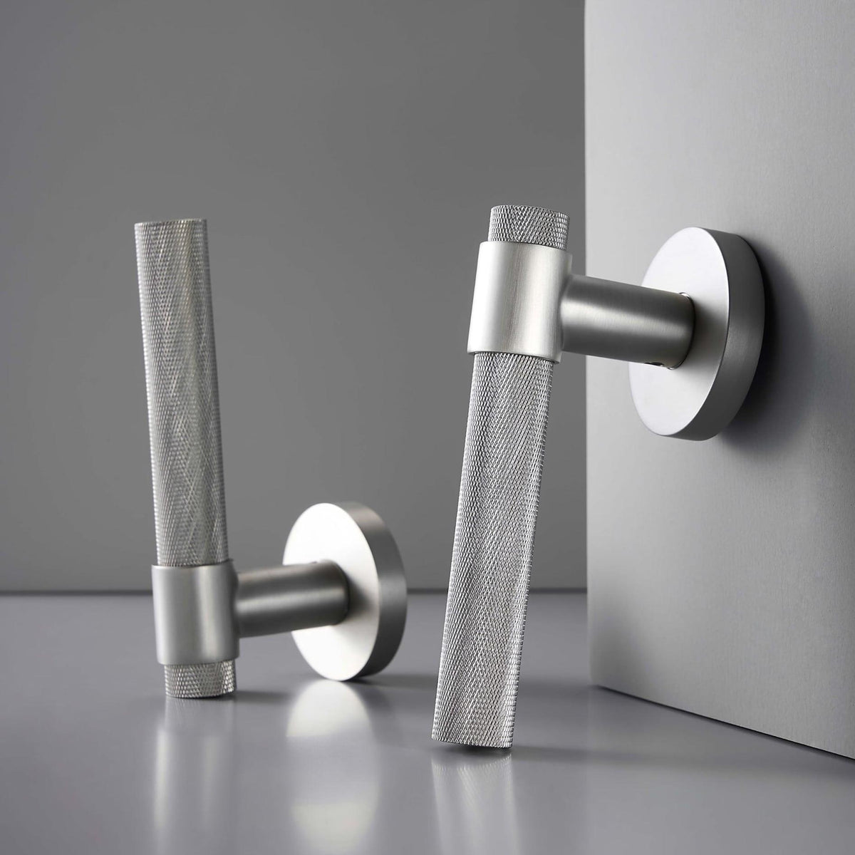 OPORTO / KNURLED BRASS / DOOR HANDLES - Handle Shop Couture 