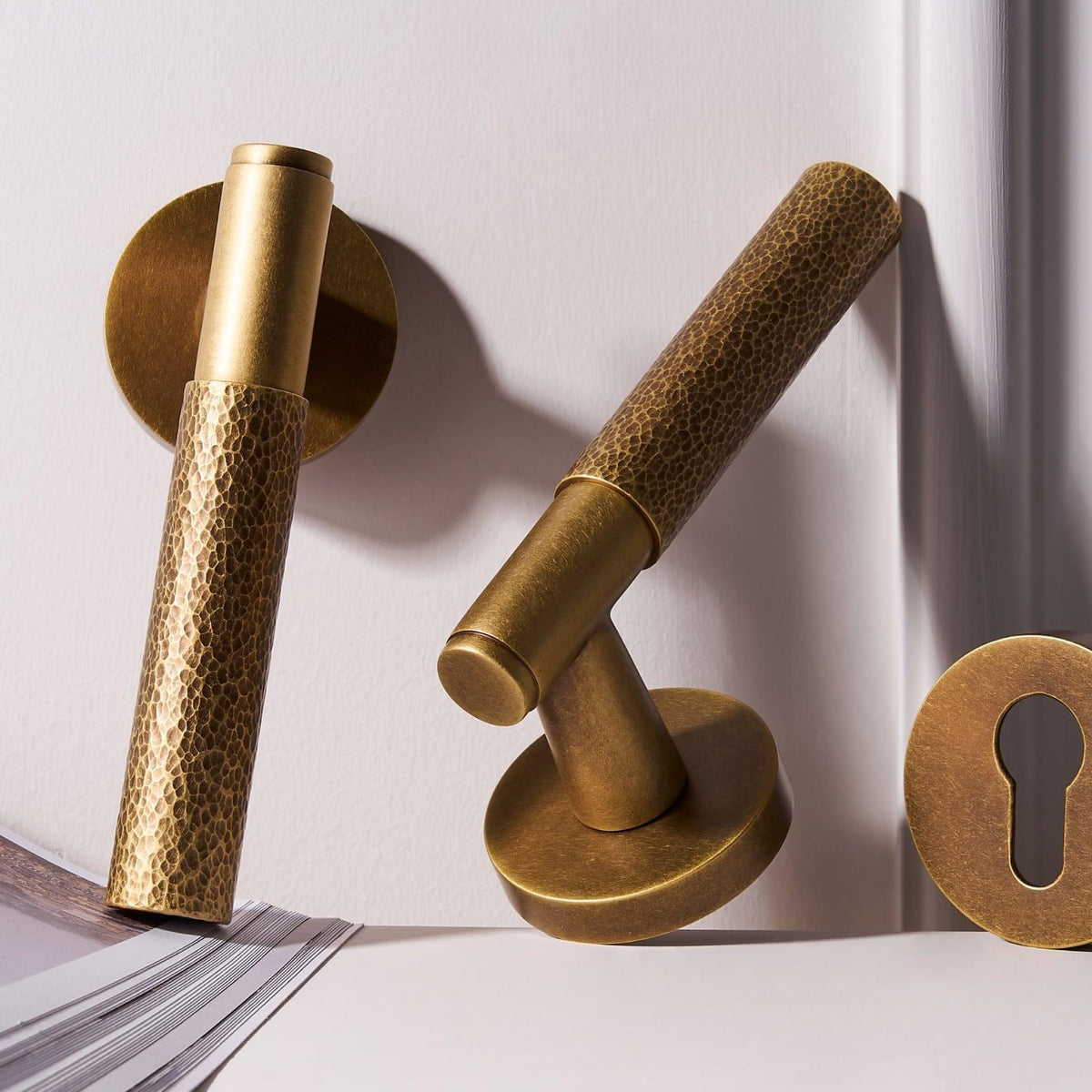 PARO / HAMMERED BRASS / DOOR HANDLES - Handle Shop Couture 