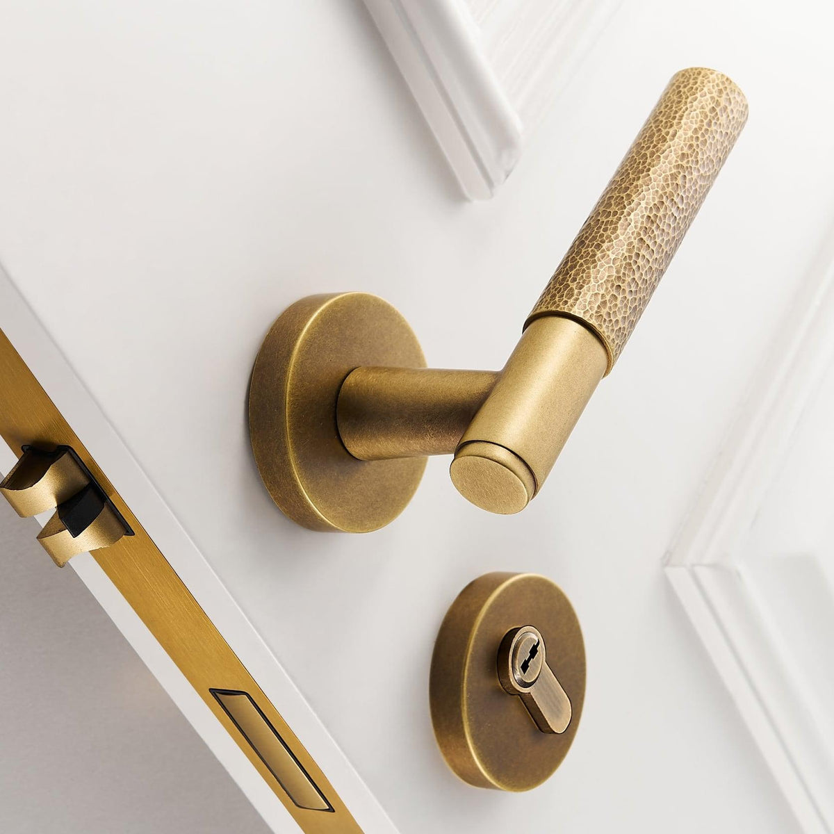 PARO / HAMMERED BRASS / DOOR HANDLES - Handle Shop Couture 
