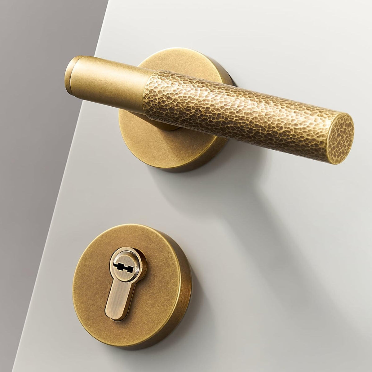 PARO / HAMMERED BRASS / DOOR HANDLES - Handle Shop Couture 