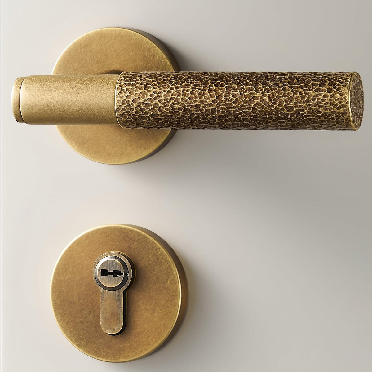 PARO / HAMMERED BRASS / DOOR HANDLES - Handle Shop Couture 