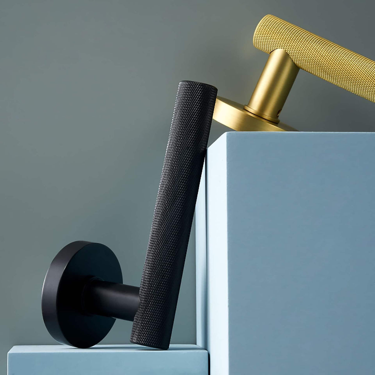 PORTA / KNURLED BRASS / DOOR HANDLES - Handle Shop Couture 