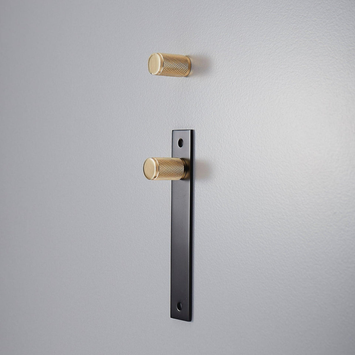 PORTA / SOLID BRASS KNOBS / KNURLED - Handle Shop Couture 