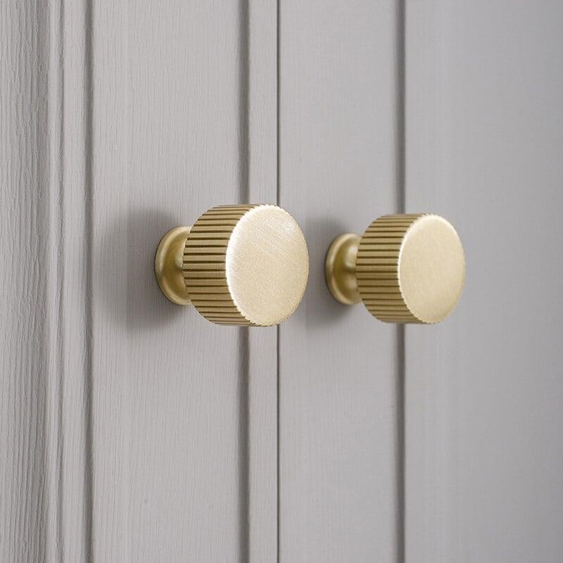 SIMI / SOLID BRASS KNOBS / LINEAR KNURL - Handle Shop Couture 